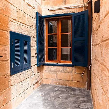 5 At Palazzo Seraphim Boutique Living In St Julians בית הארחה Saint Julian's
